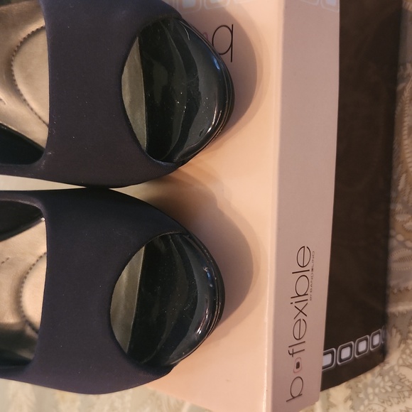 Womens - Picture 2 of 5